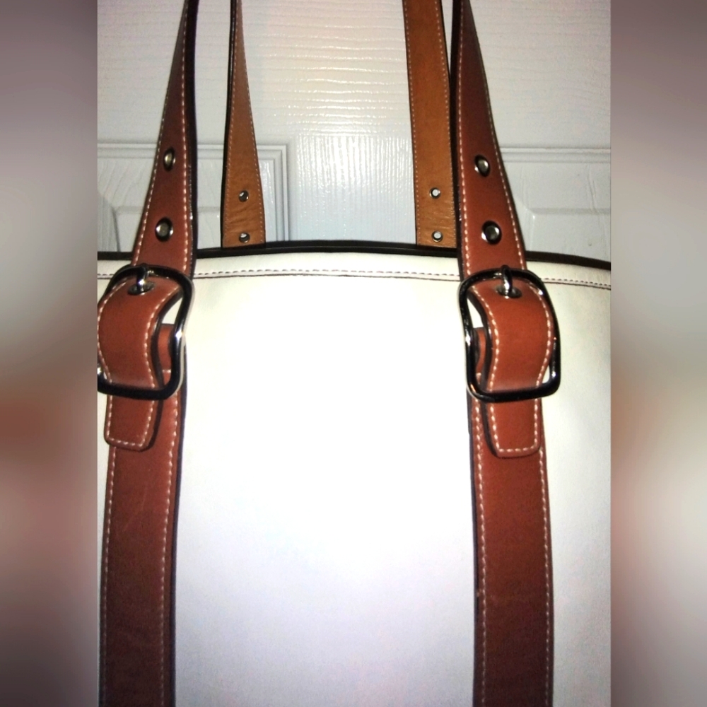 Coach Purse - Picture 5 of 11